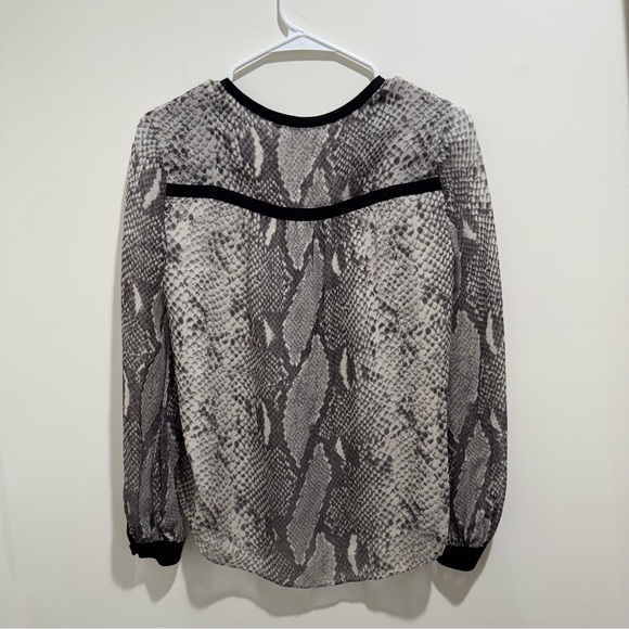 Diane von Furstenberg Lane Silk Chiffon Snake Print Blouse‎ – Size 2 - Picture 6 of 14